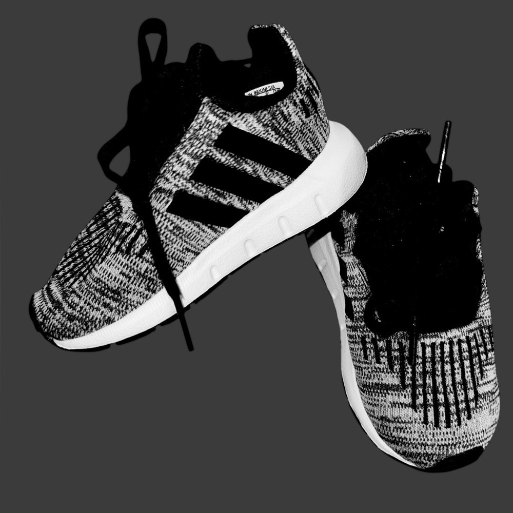 Adidas Swift Run 1.0 'Black White' unisex size 5K.